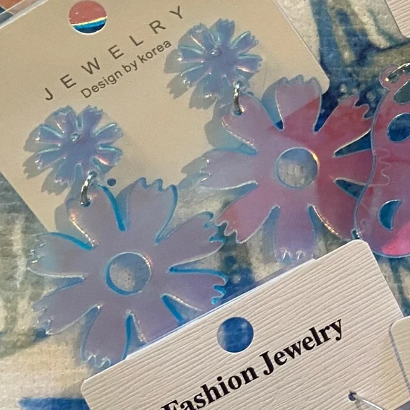 New Fun Blueish Floral Statement Earrings- Color Changes w/Lighting & Clothing🩵 - Picture 4 of 8